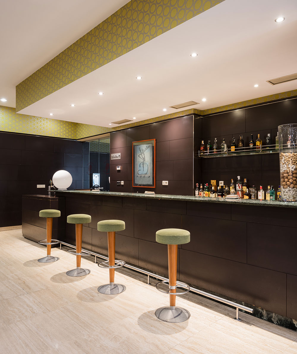 bar cafetería del hotel